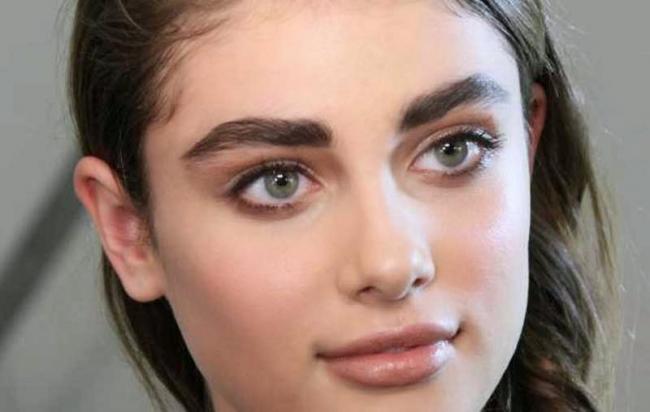 Cara Cerdas Memakai Kosmetik